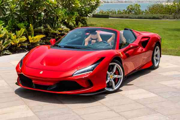 Discover Dubai with Ferrari Rental: Idea